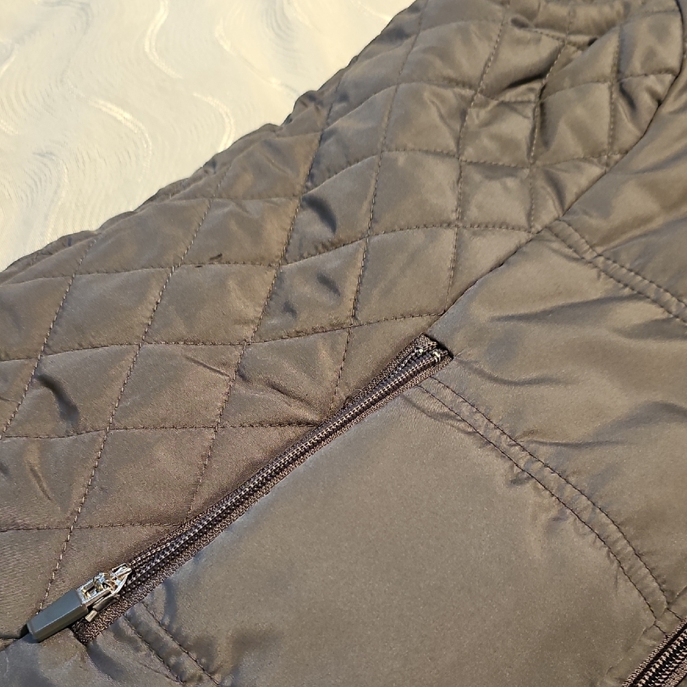 26 International Red and Gray Vest - Picture 7 of 10